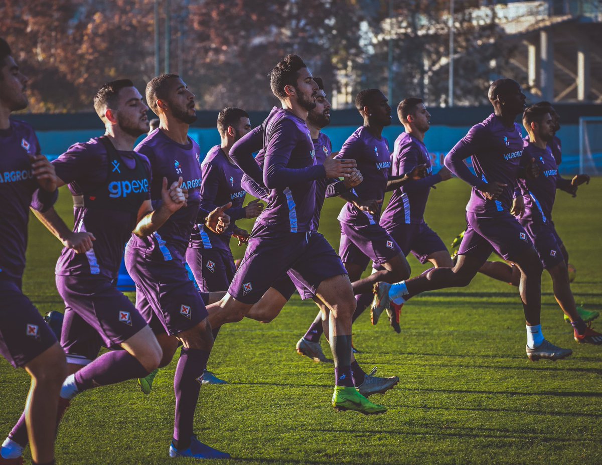acffiorentina's tweet photo. TRAINING SESSION🏃‍♂️

▶️ #SassuoloFiorentina

#NoiSiamoFirenze ⚜️ #InsiemeSiamoPiùForti https://t.co/rwrDEqNg14
