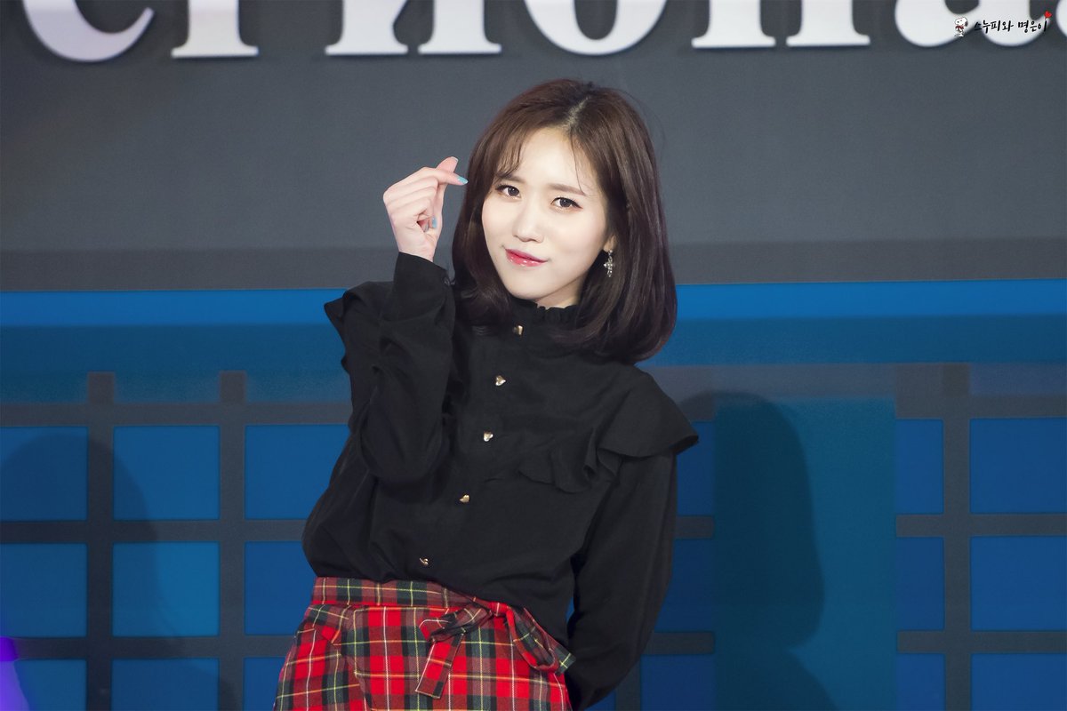 181109 한-러 포럼 축하공연

아이처럼 포근히 안기는 너라는 Rain
시들어버린 줄 알았던 내 맘을 적시고
단비처럼 반가운 너라는 Rain
눈부시게 내려와 비추는 햇살처럼

#러블리즈 #LOVELYZ #JIN #박명은