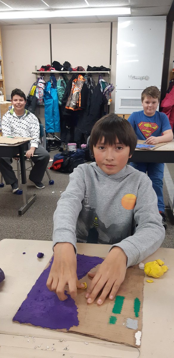 A_Gamerschlag's tweet image. #grade5 #elementsofdesign #December #holidayfun #problem #solving #creativity #KPDSBPride @vvpskenora