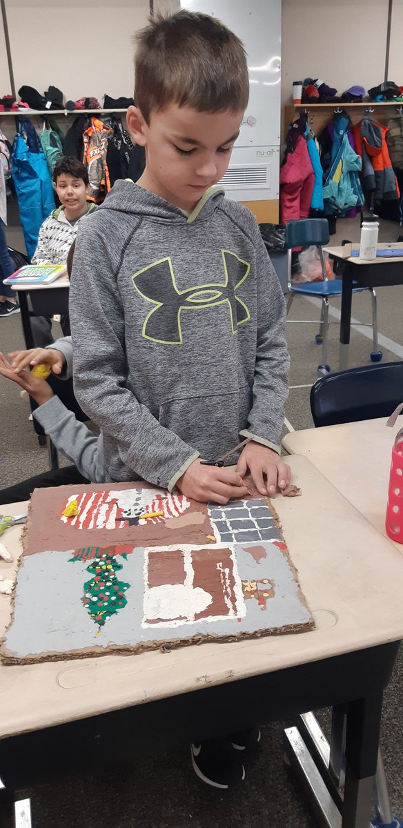 A_Gamerschlag's tweet image. #grade5 #elementsofdesign #December #holidayfun #problem #solving #creativity #KPDSBPride @vvpskenora