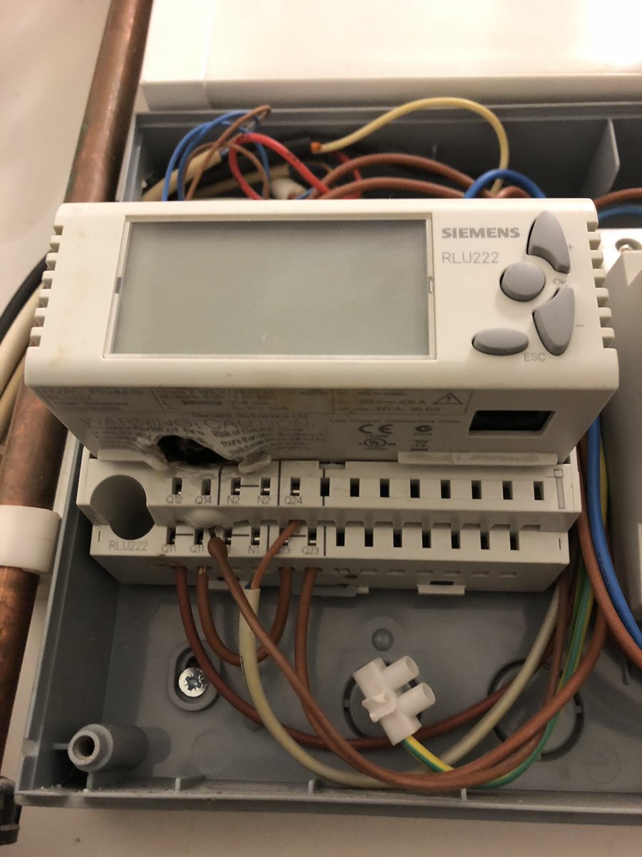 EvoqueHeating's tweet photo. 👀 #DistrictHeating #HeatInterface #ControlsDream boom shake the room https://t.co/zCOTIQ5sFy