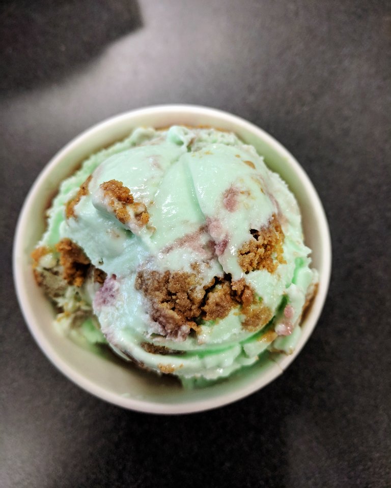 MY OH MY 😱Check out our festive Holiday Blend 🍦Made with a  green ice cream base, pfeffernüsse cookie crumbles and a red wine sauce swirl 💚😋