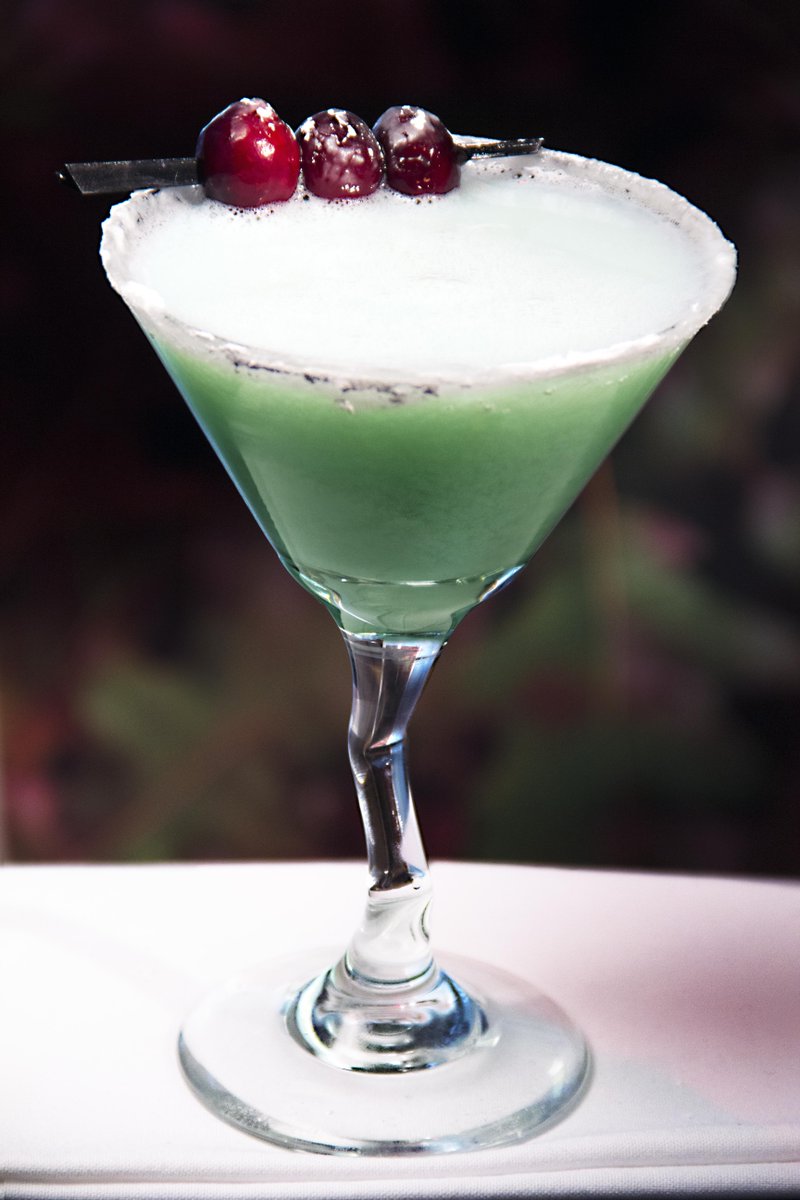 #GIVEAWAY RT &amp; follow <a href="/FoxwoodsCT/">Foxwoods Resort Casino</a> for your chance to win 2 tix to our #12BarsofChristmas Pub Crawl AND an overnight stay in the #FoxTower Producer Suite on December 15! 🎅🍸ow.ly/wmjg30mRkzK 

Giveaway ends 12/7 at noon. Winner will be chosen at random. #WinningWednesday