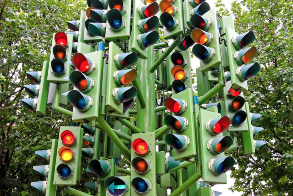 Red light! Green Light! The US patent for inventing traffic lights was issued by Ernest Sirrine from Chicago. #DakotaK  dakotak.com