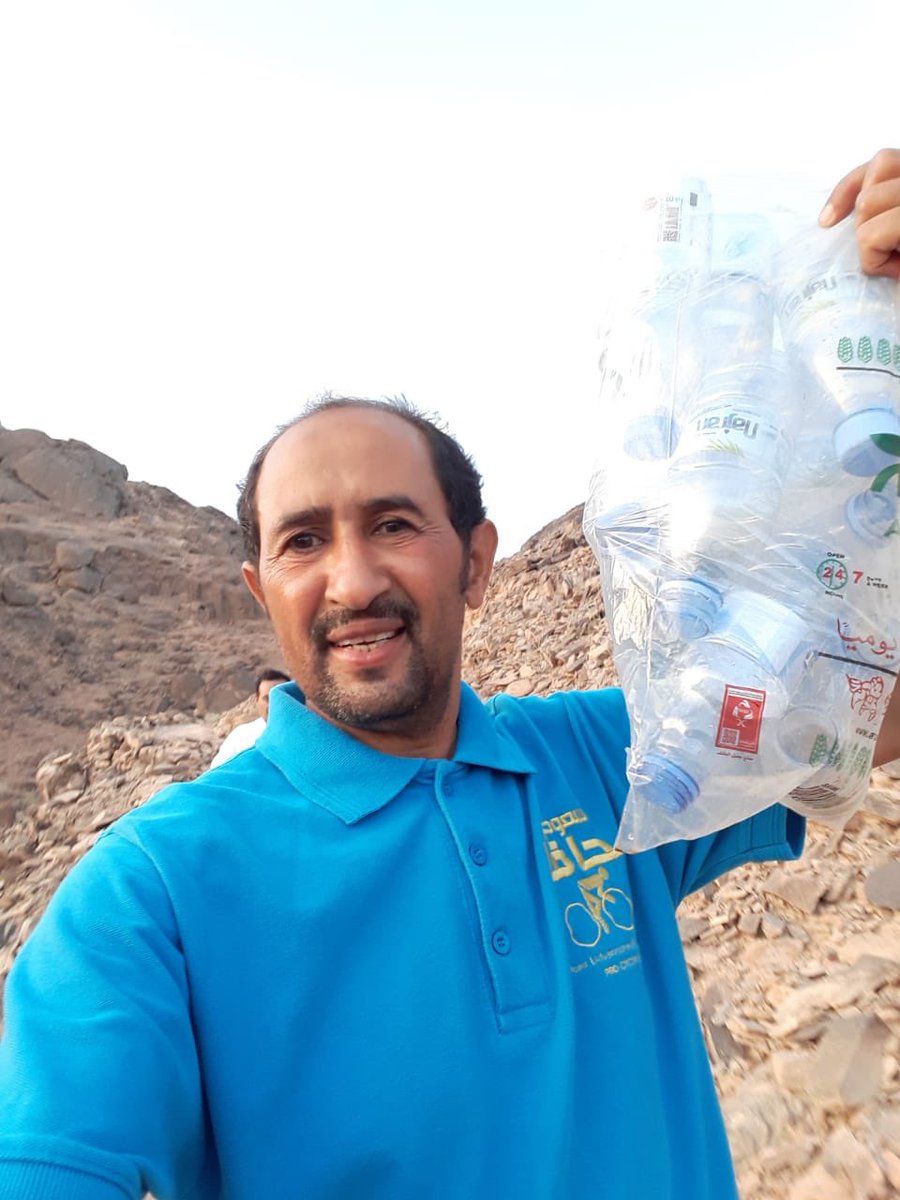 nsma_academy's tweet image. #هايكنج_نجران
#جبل_رعوم
• بطل اكاديميه نسما الكابتن مبارك ال يسر ، يقوم بعمل تطوعي فذ بمناسبه #اليوم_العالمي_للتطوع_2018