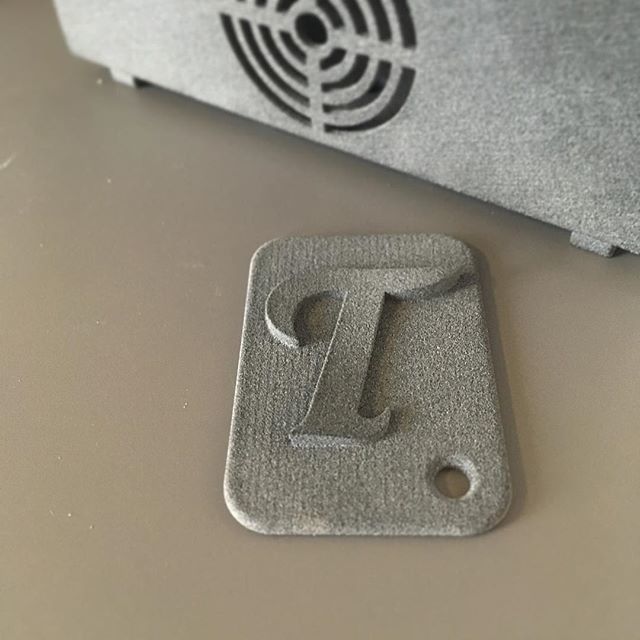 Overený a obľúbený materiál PA12 vyrábaný novou technológiou MJF od firmy HP teraz aj u nás. Výška vrstvy len 0.08mm a izotropný materiál vo všetkých smeroch.
.
.
.
#rapidprototyping #hp #mjf #multijetfusion #3dtlac #3dprinting #3dtisk #3ddruck #3dnyomta… ift.tt/2UhjZeT