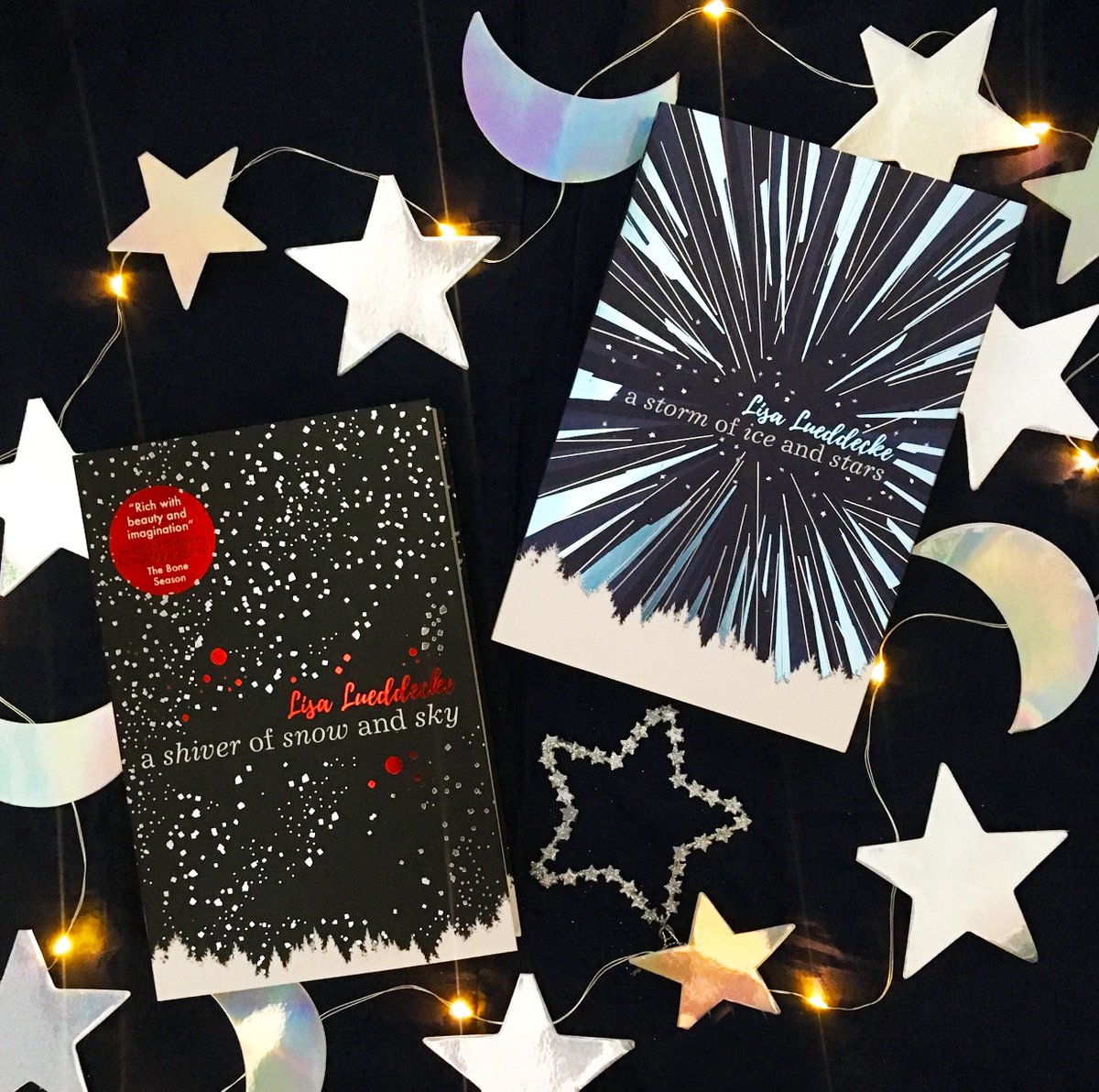 As the nights are getting colder, cosy up with <a href="/LisaLueddecke/">Lisa Lueddecke</a>'s stunning, atmospheric fantasy novels. RT for the chance to win a star-studded bundle of wintry treats.
Closes 12 Dec, T&amp;Cs here: bit.ly/Scholastic-TCs
#ICEandSTARS #SNOWandSKY