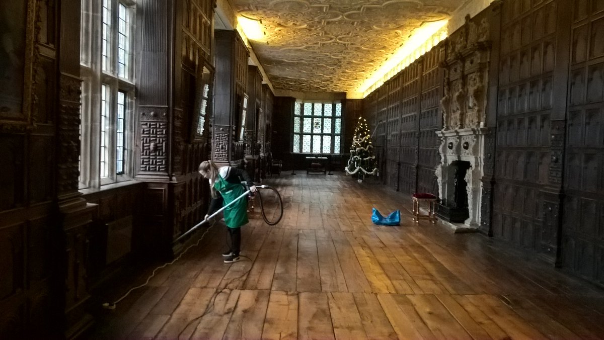 BrainConserve's tweet photo. Hard work cleaning the long gallery @AstonHallMuseum #ConservationClub @BMTVolunteering https://t.co/rbwtdDoPZh