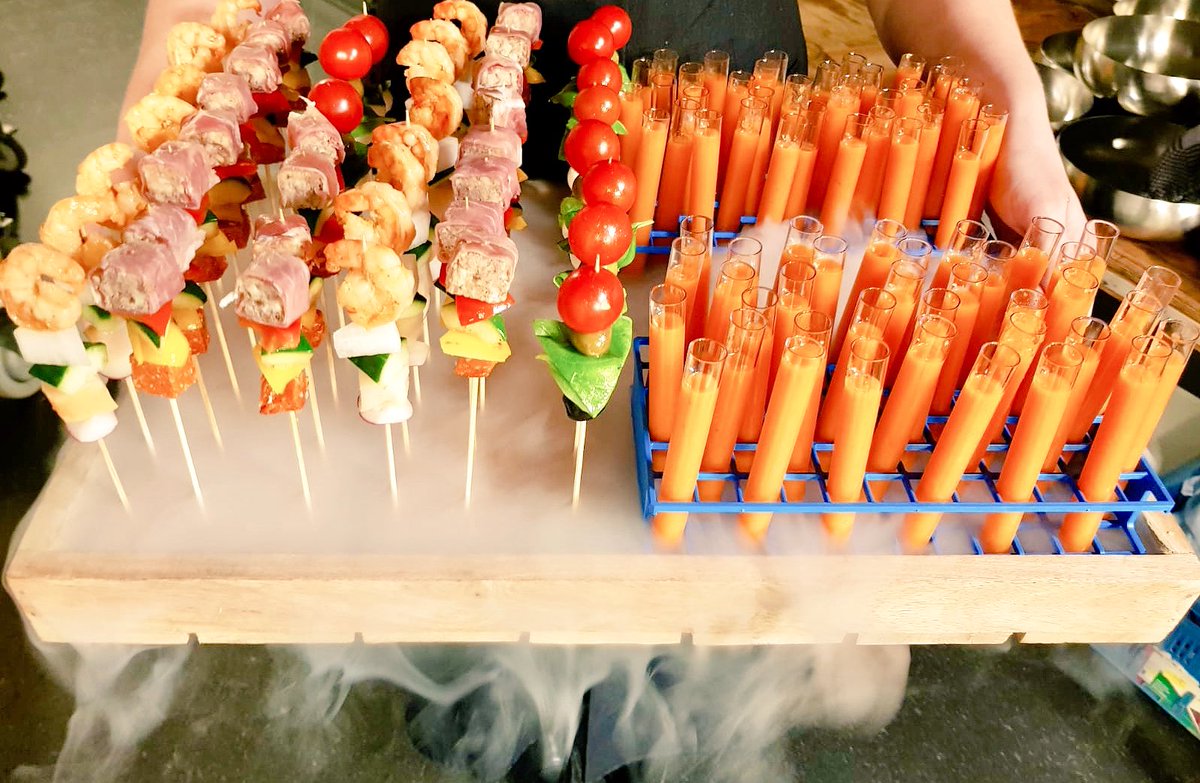 sterncatering's tweet photo. #BijzonderMoment in @Hedon #Zwolle Zakelijk #Event in samenwerking met Ingrid Heijnen waarin alle zintuigen centraal stonden! #RaadDeSmaak #ProefDeSoep #Oesterblad #Knettersuiker #EtenMetJeVingers #BlindProeven #Droogijs #Catering #Zwolle #Stern https://t.co/lBo5PRitcA