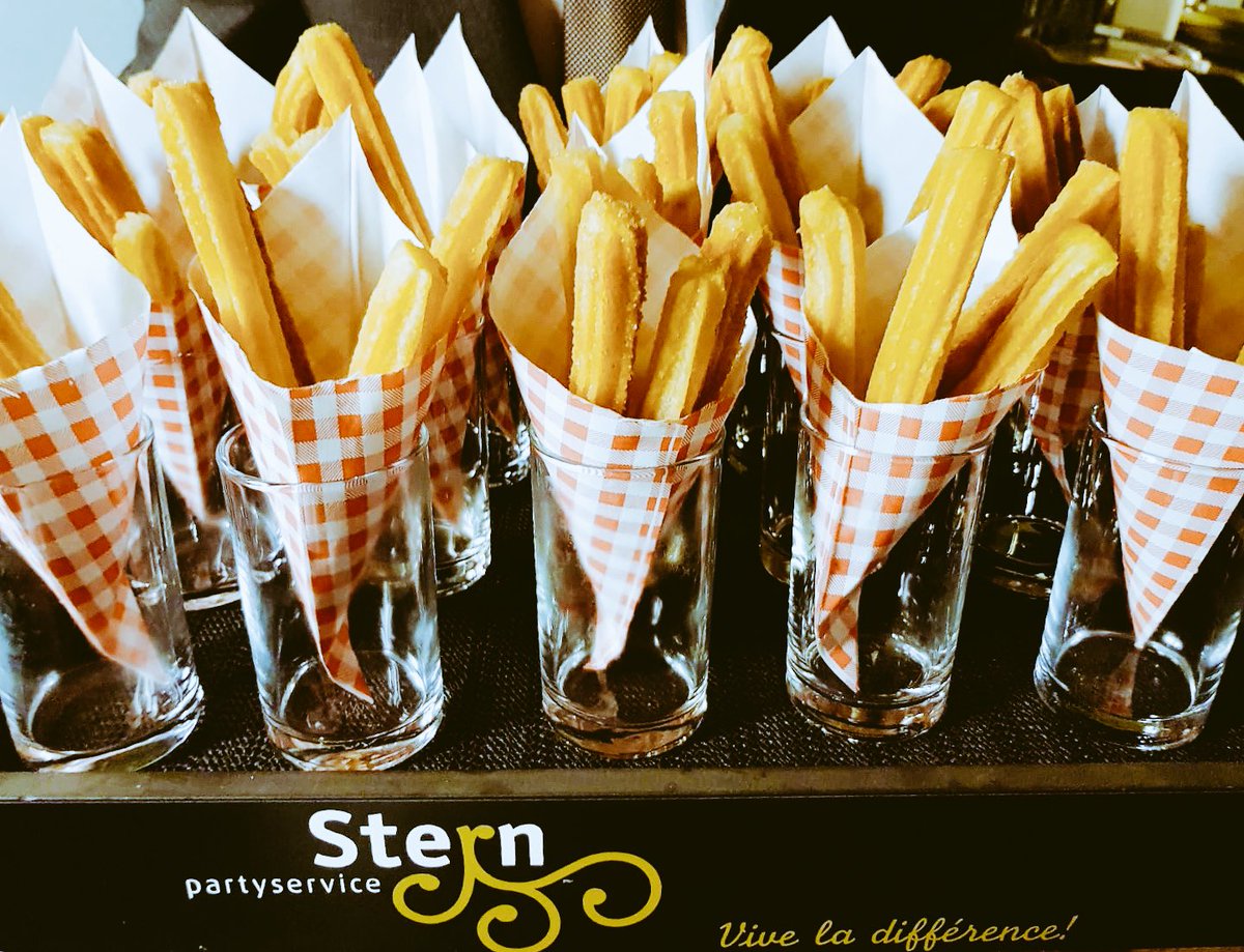 sterncatering's tweet photo. #BijzonderMoment in @Hedon #Zwolle Zakelijk #Event in samenwerking met Ingrid Heijnen waarin alle zintuigen centraal stonden! #RaadDeSmaak #ProefDeSoep #Oesterblad #Knettersuiker #EtenMetJeVingers #BlindProeven #Droogijs #Catering #Zwolle #Stern https://t.co/lBo5PRitcA