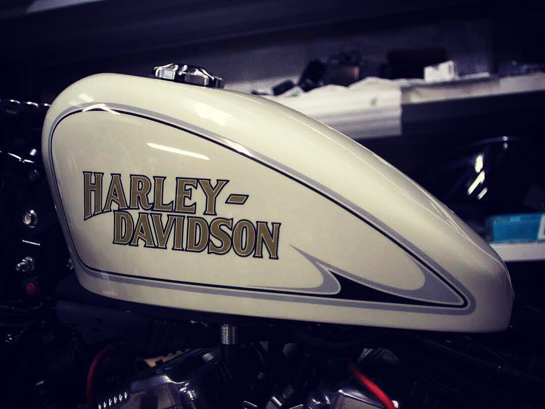 survivemasssy's tweet photo. #hidemotorcycle #ヒデモ #ワンオフ #avon #avoncobra  #harleydavidson #sportster #sportster48 #xl1200x #fortyeight #vanceandhines #rolandsandsdesign #gleamingworks #jokermachine #easyriders #öhlins #simpsonm30 #カスタム   #ハーレーダビッドソン #スポーツスター #フォーティーエイト https://t.co/VUL5qYBlDe