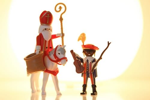 Wij wensen alle kinderen, ouders en grootouders een fijne pakjesavond. We weten ook dat er bij sommigen verdriet en gemis zal zijn van de (klein)kinderen. Daarom willen we diegenen veel sterkte wensen. De feestdagen vormen dan een extra lastig moment.