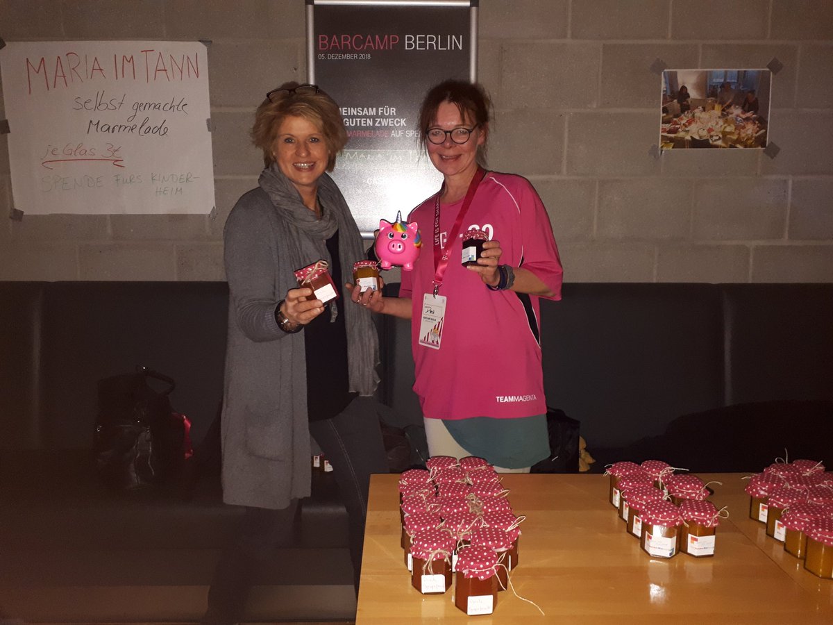 Tolle Verkaufs- und Spendenaktion: leckere Marmelade für Maria im Tann beim Barcamp Berlin #telekomwall #barcamp #magentaberlin