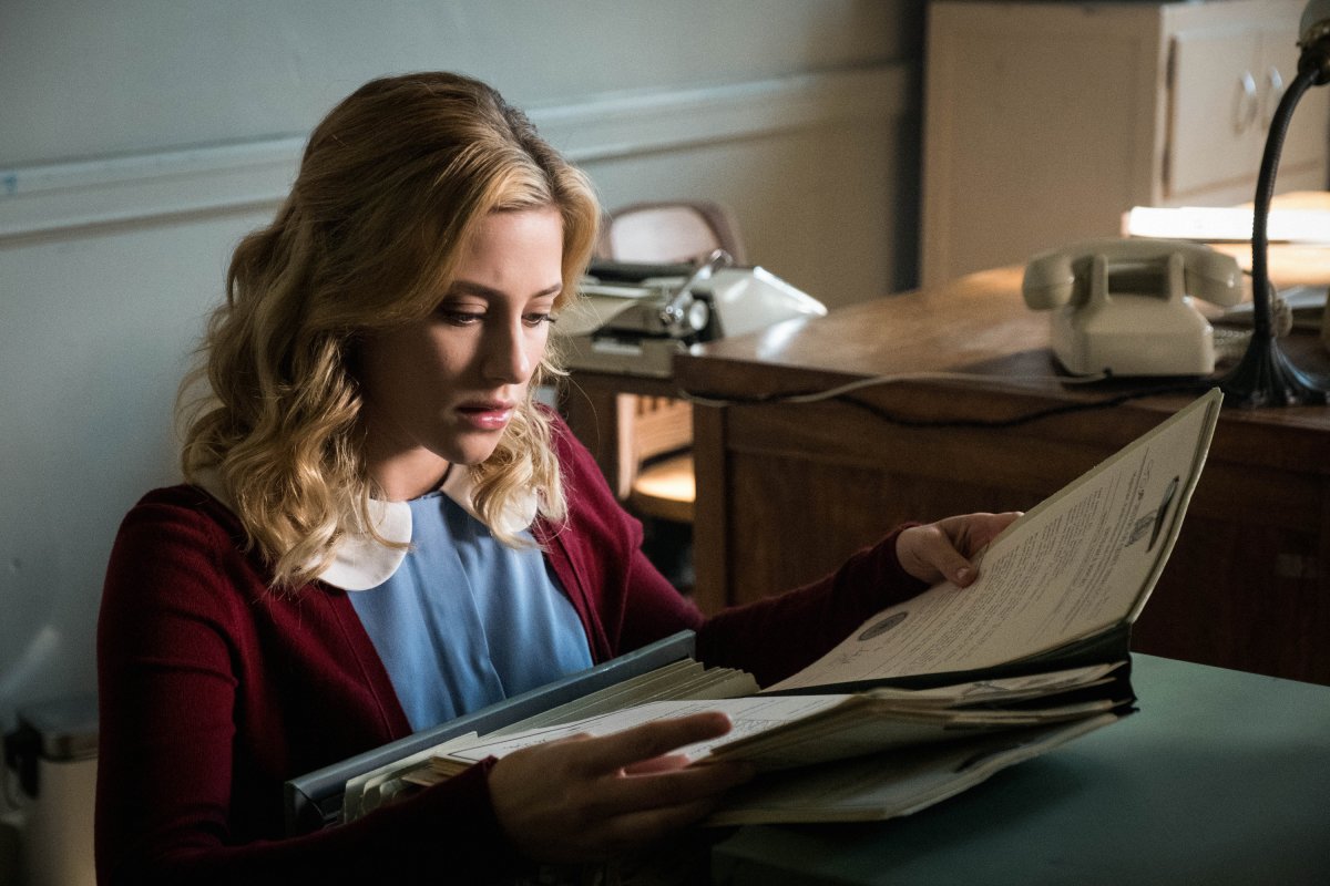 Betty finds herself up against a formidable foe from her past on #Riverdale TONIGHT at 8/7c on The CW! cwtv.com/shows/riverdal…