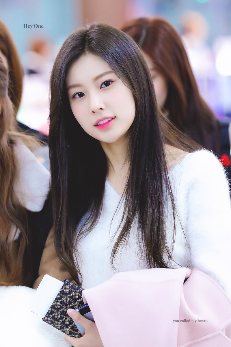 kang hyewon pics on twitter 181130 hey one kang hyewon pics on twitter 181130 hey one