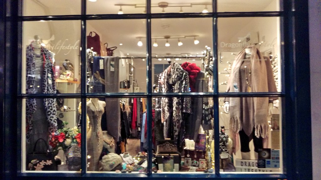 dflylifestyle's tweet photo. #Wednesday Late Night Markets all through #December @greenwichmkt - we are open here at Dragonfly a little while longer too this evening 💙 @TurnpinLane @GreenwichDiary #ChristmasCovered #christmasshopping #giftsgalore #greenwichmarket #Greenwich #creativityineverycorner https://t.co/wmYXBt4Ys9