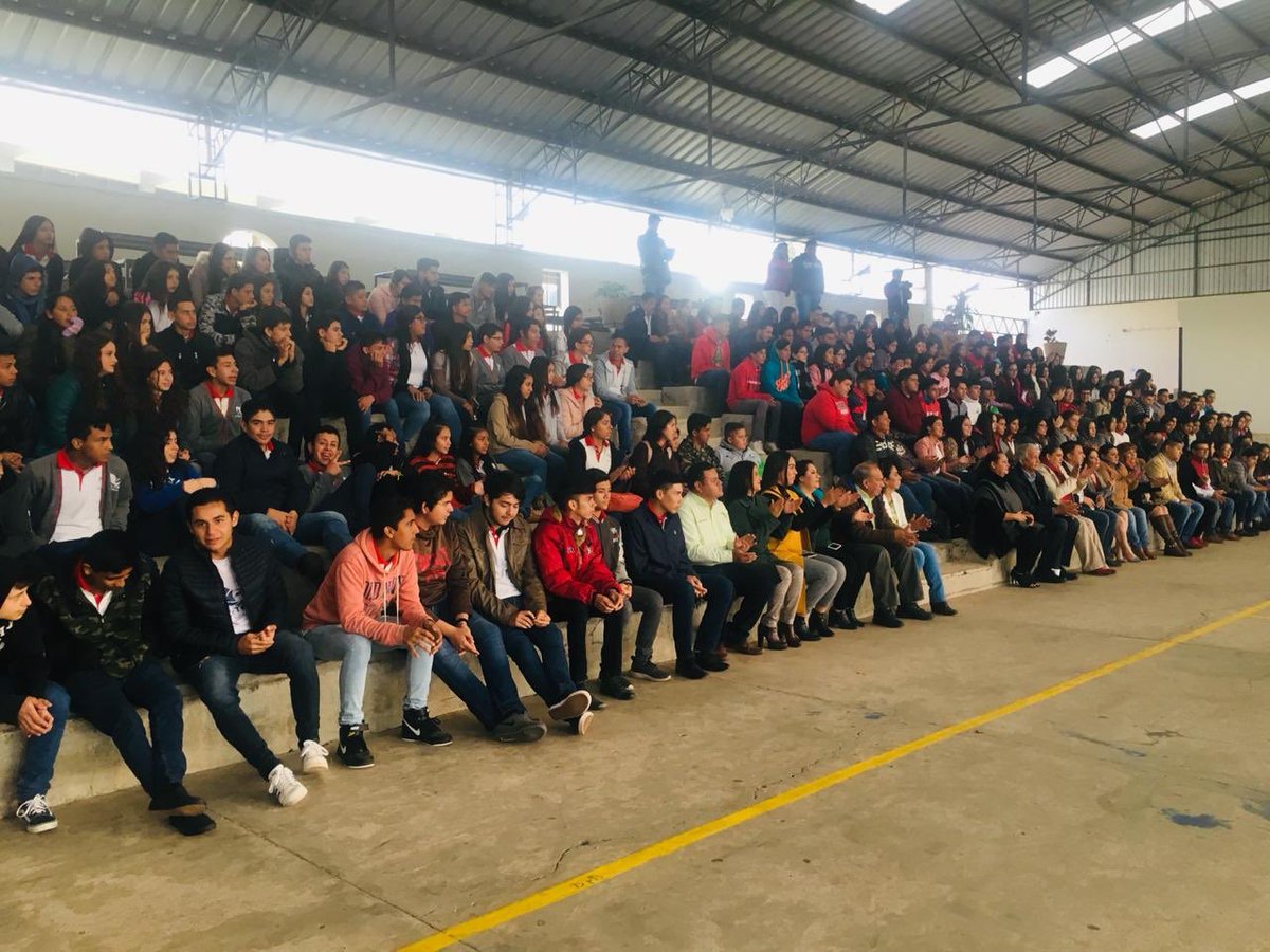 RomeroMenaFco's tweet photo. Visita al plantel Atotonilco en la develación del nombre de Don Ignacio González Vargas, benefactor importante de la región y de quien de ahora en adelante llevará su nombre el mismo plantel.
Mención especial, mi reconocimiento al plantel por su 1er nivel en el Padrón de Calidad. https://t.co/1oPSoQofIn