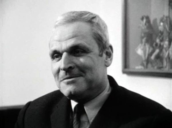  #LesCinéastesDuHangarRangée 4 :75 - ANDRÉ CAYATTE3 février 1909 - 6 février 1989(France)- Nous Sommes Tous des Assassins (52)- Le Miroir à 2 Faces (58)- Le Passage du Rhin (60)- JM/Francoise ou la Vie Conjugale (64)- Les Risques du Métier (67)- Mourir d’Aimer (71)