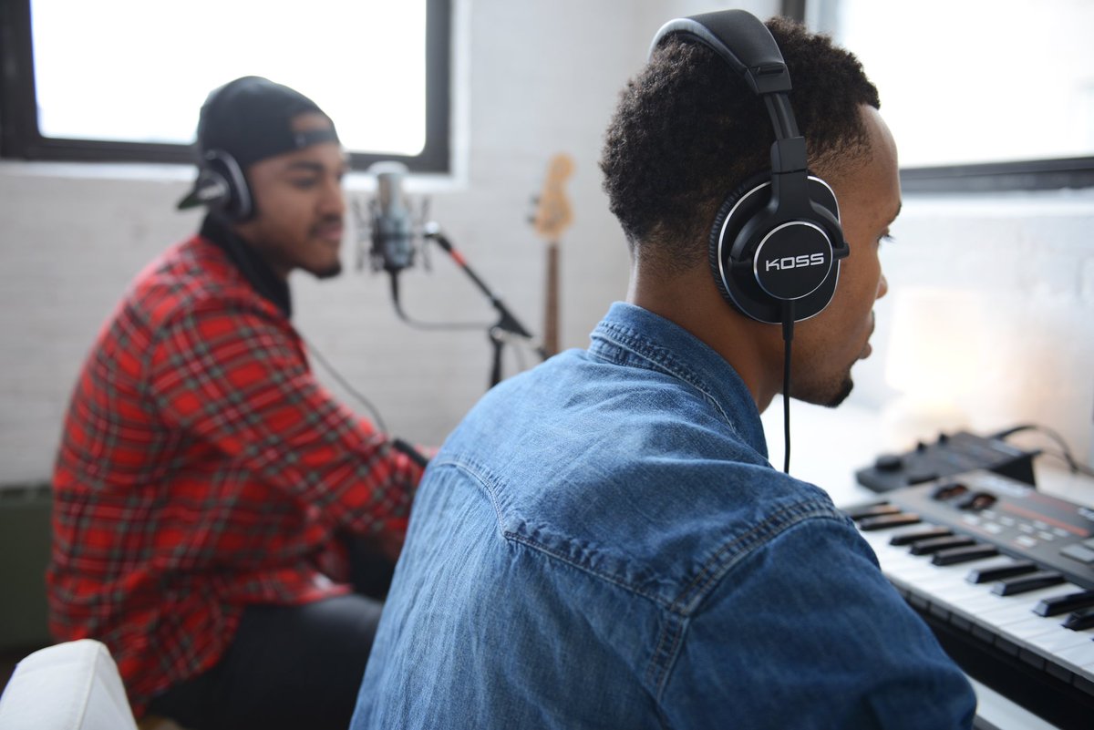 KossHeadphones's tweet photo. From One Creator to Another.
Featuring dual choice entry, aluminum construction & custom Koss SLX40 elements tuned for studio reference, we created the #Pro4S specifically for musicians. https://t.co/0CMuuLeiK0 https://t.co/eMZcd26tNB