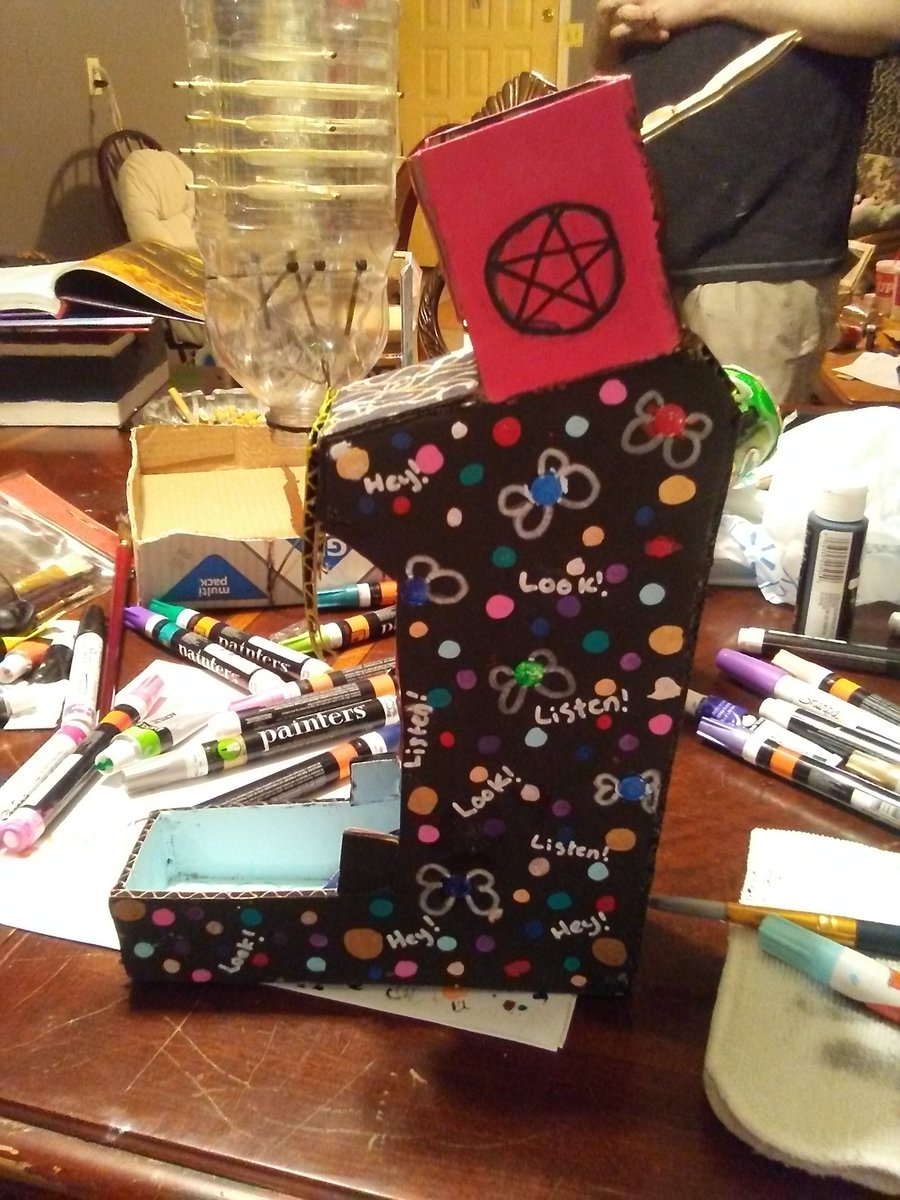 ZeroSuitSloth's tweet image. My dice tower I spent 3 hours (all together over the past 3 days) painting, then initiative trackers for our party that took about 2 hours. #dnd #NerdCrafting #DnD #dungeonsanddragons @Wyndscarr
