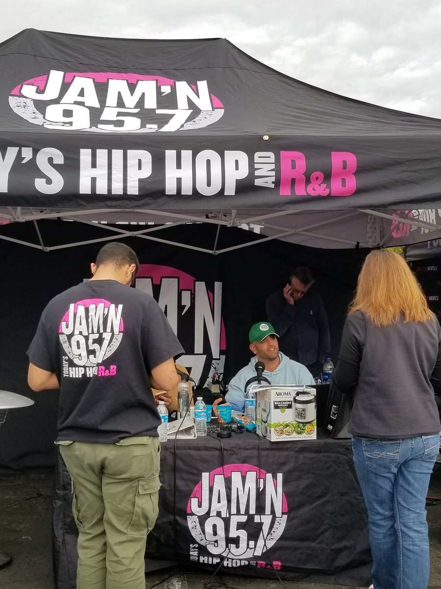 Think_Rice's tweet photo. Jam'n with San Diego @Jamn957 @FrankieVizzle #RideWithRice #ThinkRice https://t.co/UTVBUJptTT
