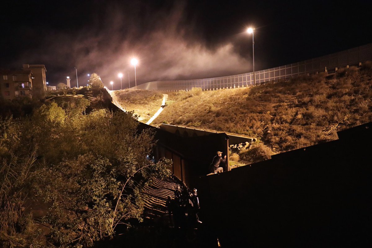 Members of the immigrant caravan scale the US-Mexico border fence, crossing from Tijuana to San Diego, as others wait. #gettyimages #gettyimagesnews ##CaravanaDelmigrante #immigration #Caravan #border – at Plaza Monumental Playas De Tijuana