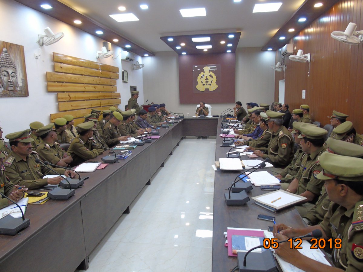 आज दिनॉक 05.12.2018 को रिजर्व पुलिस लाईन में अपराध गोष्ठी आयोजित कर सभी थाना प्रभारियों को उचित दिशा निर्देश देते पुलिस अधीक्षक बिजनौर। #uppolice <a href="/Uppolice/">UP POLICE</a> <a href="/adgzonebareilly/">ADG Zone Bareilly</a> <a href="/PremPrakashIPS/">Prem Prakash</a> <a href="/digmoradabad/">DIG Range Moradabad</a>