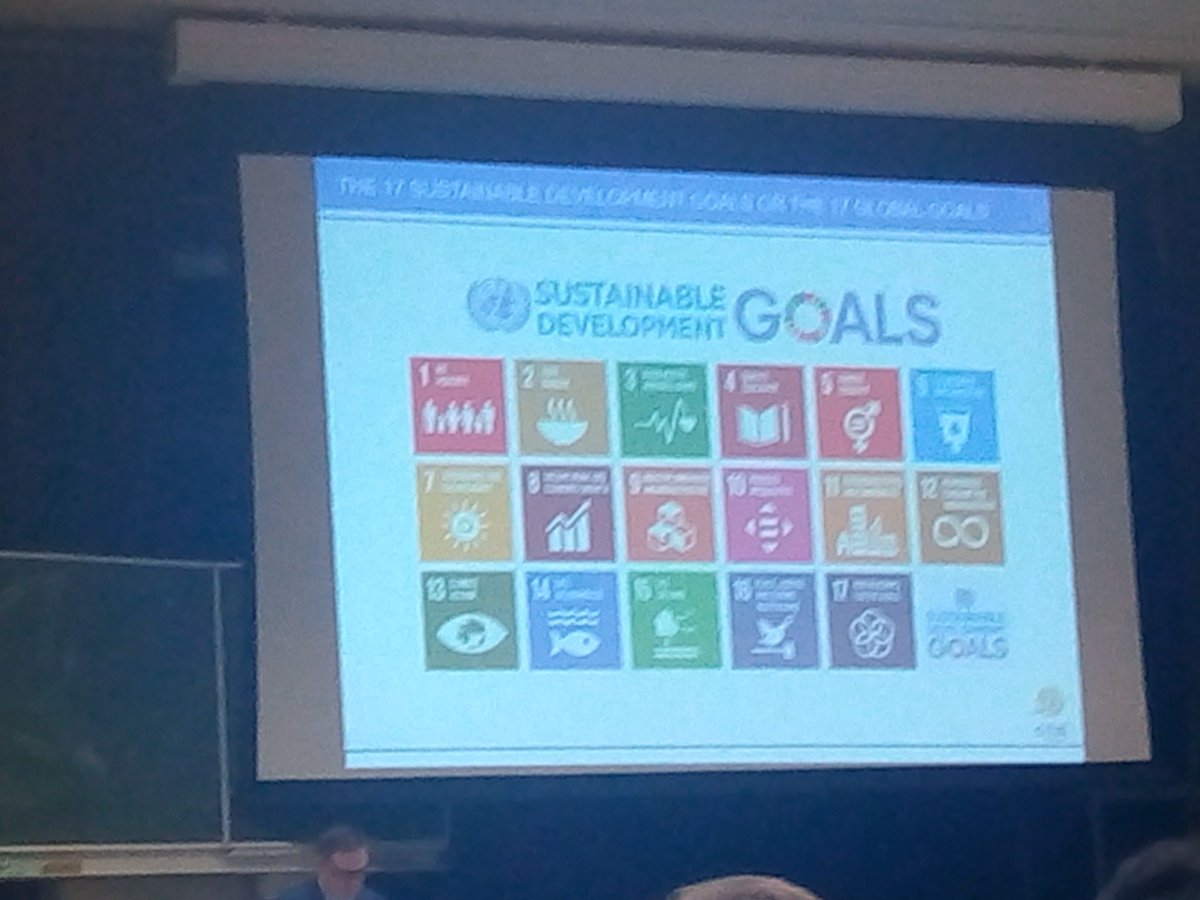 bartvthe's tweet photo. Opleiding Bedrijfsmanagement gaat voor duurzaamheid vanaf eerste modeltraject #SDGs gastspreker @WollaertPeter #hogent #challenges https://t.co/hn9hZesh9t