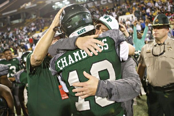 jakecham9's tweet image. Sophomore year: 🏆
Junior year: 🏆
Senior year: 🏆
It’s been an honor to play for my dad, Coach Chambless.