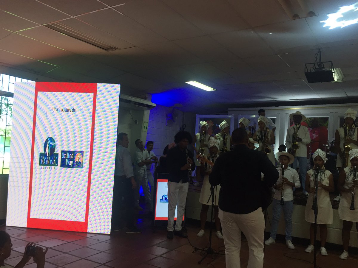 alejaharris's tweet photo. Y sigue este buen día con #Cartagenanuestradiciembrealegre con los chicos de la Red Orquestal Uy que nota! Ciclo de Conciertos en los barrios, hoy en Pasacaballos. Gracias @fundmamonal @RefineriaC @DowChemical #Amsty empleados de @ECOPETROL_SA https://t.co/TXrNfoJOEw