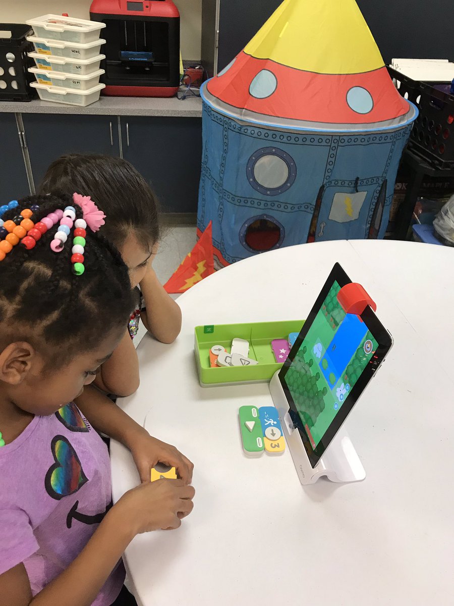 kcollazo's tweet image. Did you ever wonder if Kinders can Code? The answer is YES! @maestrarivero @PlayOsmo #hourofcode18 @MCSDigital