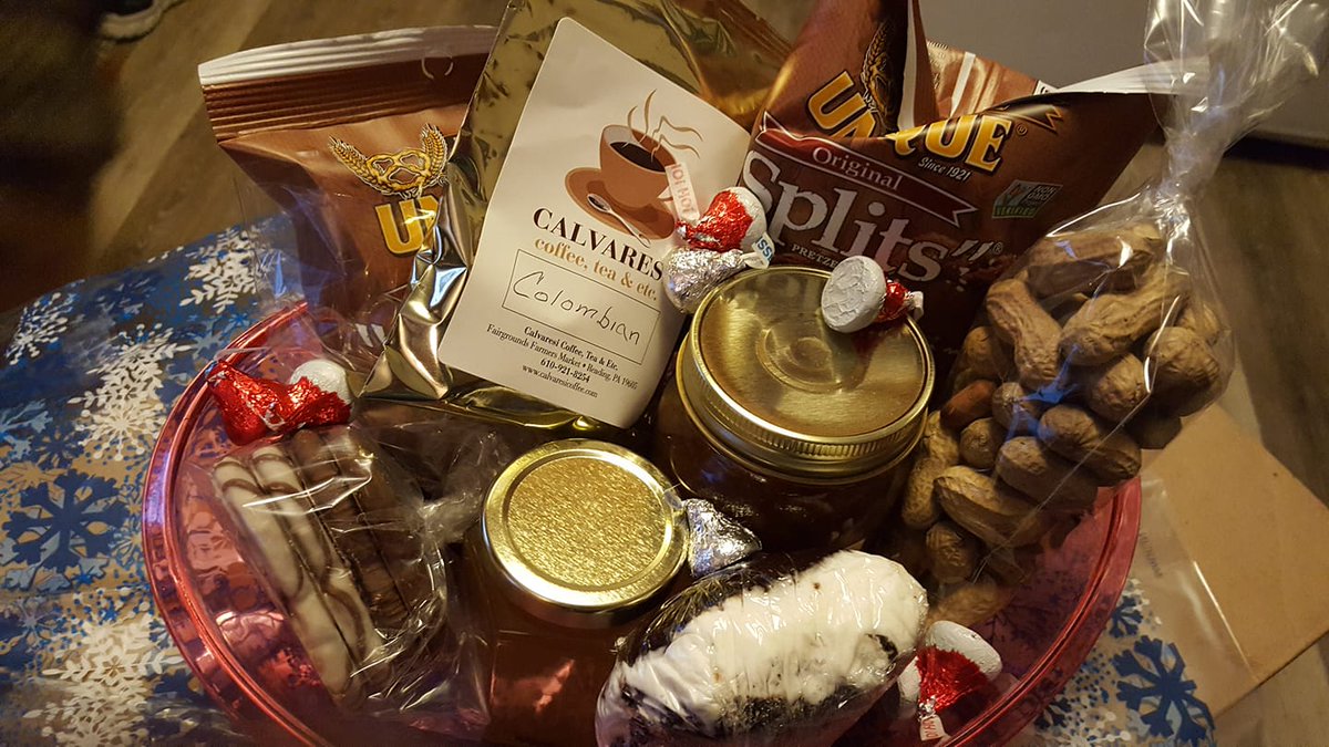 AnnetteFaust's tweet image. Amazing Year Round gift idea for everyone you!
Introducing "A Box Of Berks" a gift basket with cool stuff from PA Dutch Country! Using local small and micro businesses, we are bringing you the best! 610 763 9336 #ABOXOFBERKS
#giftbasket #giftsforher  #giftsforhim