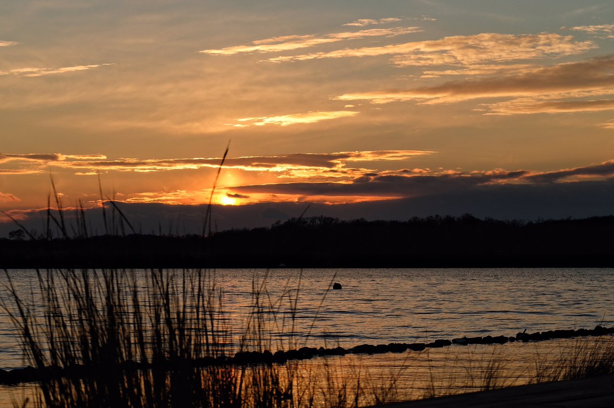 Out doing a little scouting and caught some beautiful color tonight

#sunset #SevernRiver #SevernaPark #Maryland #stormhour <a href="/StormHour/">#StormHour</a>Live @stormhour #thephotohour <a href="/ThePhotoHour/">#ThePhotoHour</a> #fujifilm_xseries #fujifilm_northamerica #fujifilmxt2
#MPC2018 <a href="/IrisD236/">Iris Davidson #🟧#StandUptoHate&GunViolence</a> 
#MyPhotoChallenge2018