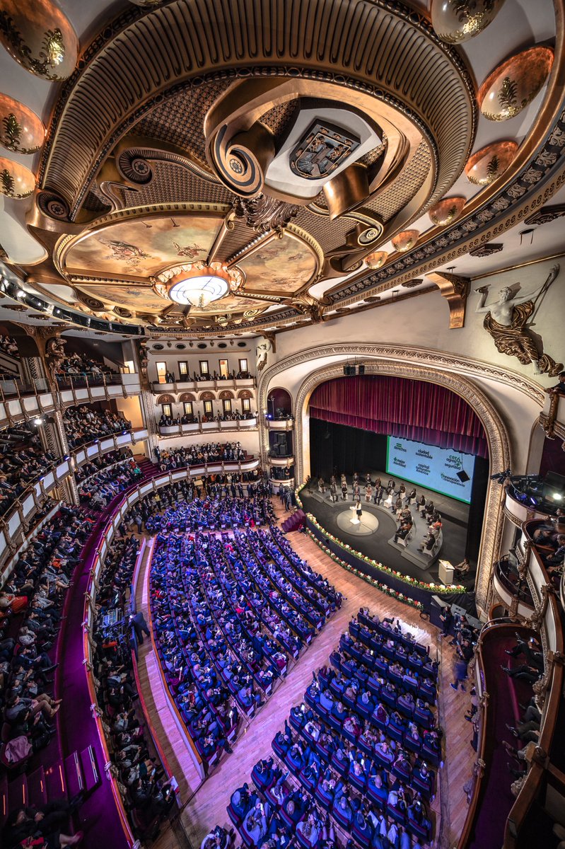 Primer discurso de <a href="/Claudiashein/">Claudia Sheinbaum Pardo</a> como jefa de gobierno de Ciudad de México. Click en la foto 👇
