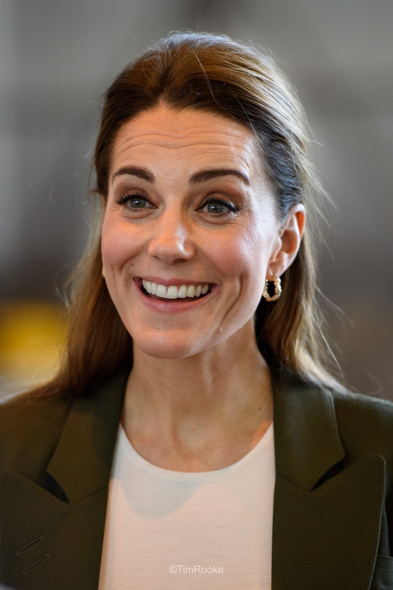 Rookie (@royalfocus1) on Twitter photo 2018-12-05 22:09:01 Catherine Duchess of Cambridge and Prince William Duke of Cambridge pay a flying visit to RAF Akrotiri to meet service personnel and their families in the run up to the festive season #Royals @ShutterstockNow Catherine Duchess of Cambridge and Prince William Duke of Cambridge pay a flying visit to RAF Akrotiri to meet service personnel and their families in the run up to the festive season #Royals @ShutterstockNow