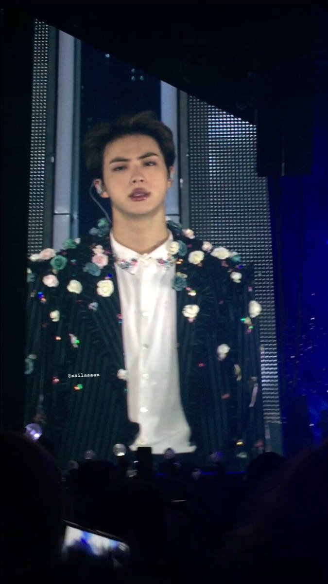 xsilaaaax's tweet photo. sooo let's talk about the concert in Berlin.... JIN WANTED EVERY ARMY TO GET PREGNANT
#bts #btsxberlin #army #BTSxEDSHEERAN #kimseokjin #jin 17.10.18 https://t.co/MFrqluyxIm