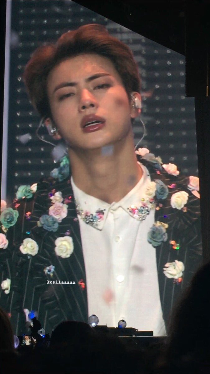 xsilaaaax's tweet photo. sooo let's talk about the concert in Berlin.... JIN WANTED EVERY ARMY TO GET PREGNANT
#bts #btsxberlin #army #BTSxEDSHEERAN #kimseokjin #jin 17.10.18 https://t.co/MFrqluyxIm