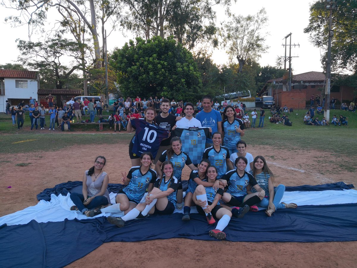 COF_FIUNA's tweet photo. Tercer Puesto de la #CopaIngeniería Femenina 2018 para @sintheeta_FC 🙌🏻🥉⚽ #NochedeCampeones #COF2018 https://t.co/20eRUXZXdW