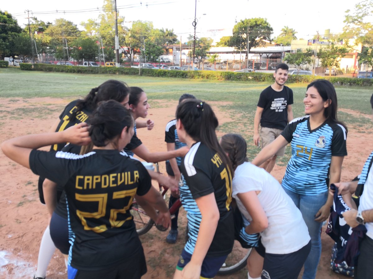 COF_FIUNA's tweet photo. Tercer Puesto de la #CopaIngeniería Femenina 2018 para @sintheeta_FC 🙌🏻🥉⚽ #NochedeCampeones #COF2018 https://t.co/20eRUXZXdW