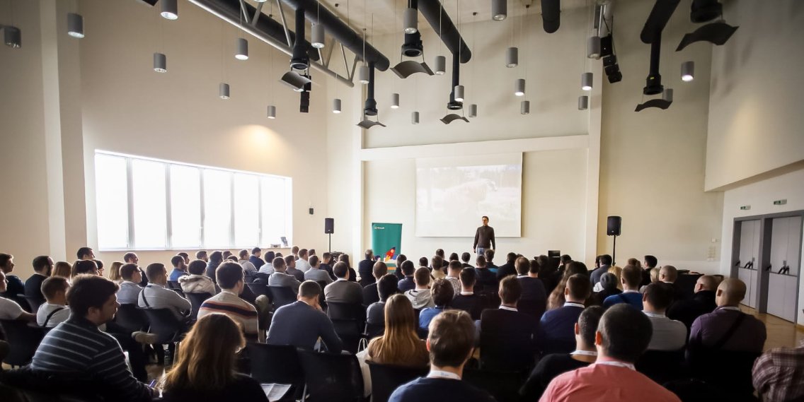 ironcev_'s tweet photo. Curious audience and a full conference room. What else a speaker could wish? :-) A bit of atmosphere from my today's talk on #ChangeManagement and #softwarecraftsmanship at #advancedtechnologydays #atd14 https://t.co/7VXav81KYr