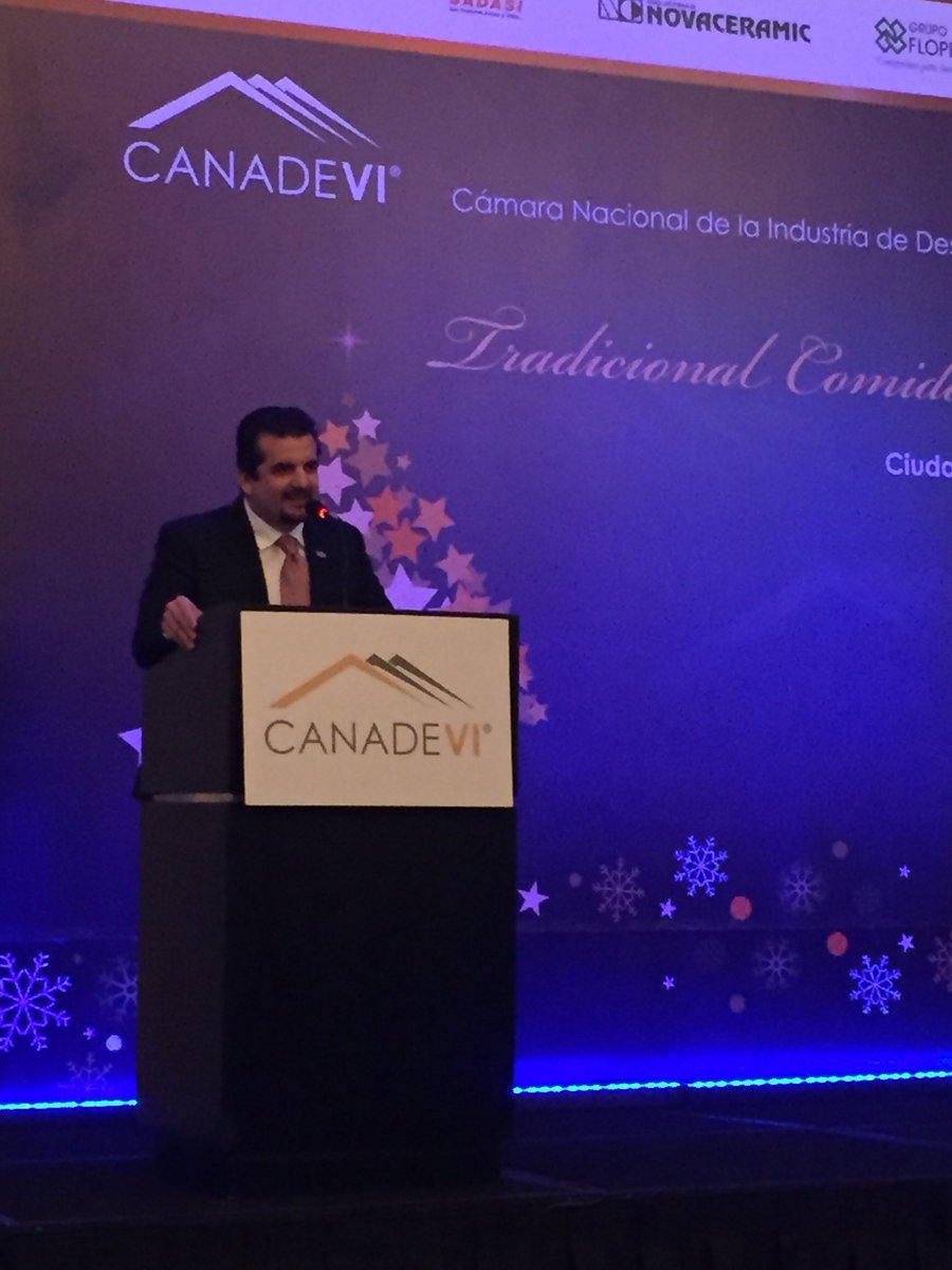 CANADEVINAC's tweet photo. @KrlosMed pdte. de @CANADEVINAC agradece su apoyo y participación a los asistentes de la #ComidaCanadevi 2018. Señala avances y retos por atender en #vivienda en el país. #Canadevi https://t.co/KN6qy0GaE3