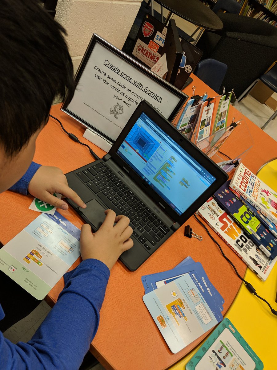 MrRuggero's tweet image. This student decided to bring back Pong for his #HourOfCode! #clcCodeWeek