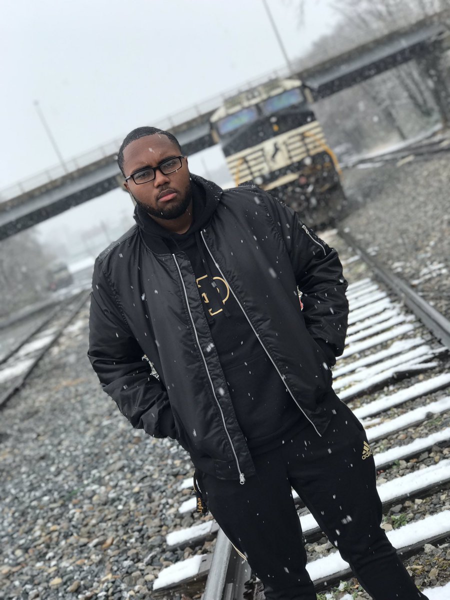 _4Dae's tweet photo. Guess we really did make it snow this week ๐โ๏ธ #AlphaWeek2018 #AlphaTwitter https://t.co/jutCJBmqO7