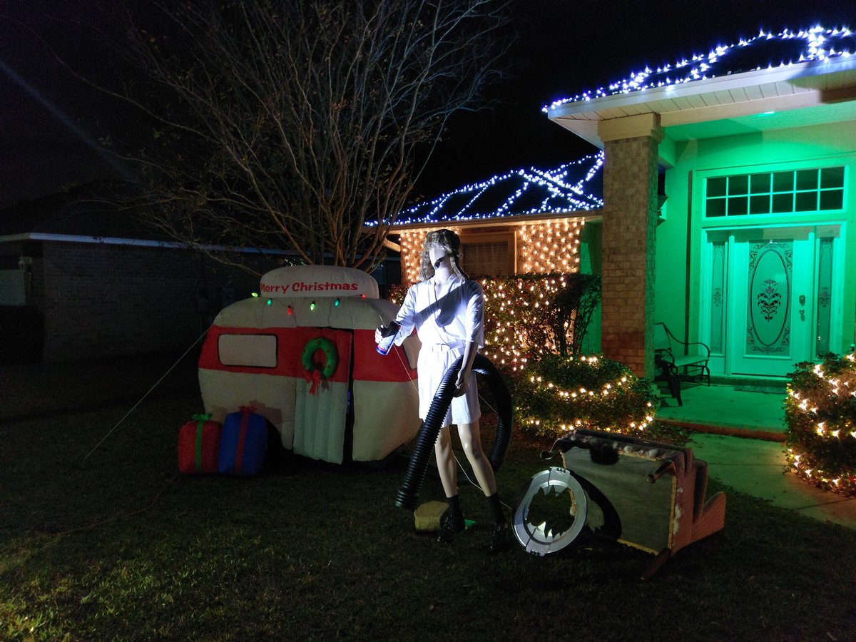 This house is totally #lit! Cousin Eddie made an appearance and I’m dying laughing! 😂 #IHXLightsUpDecember #FloBamaTakeover