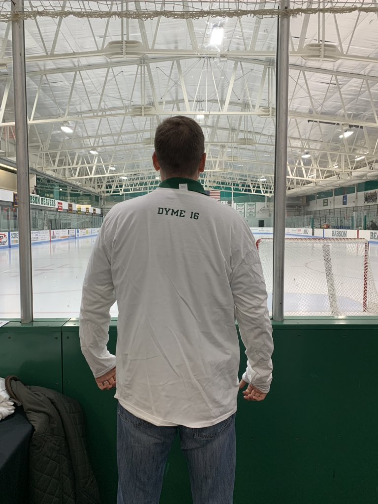 EddieGallagher's tweet photo. 2 more days to buy these incredibly good looking shirts and help is honor a Beaver great! If an ugly guy like me can look this spectacular, imagine what it’ll do for you!! On another note, is that not the most majestic arena in the background? #Dyme16 #Beaverdome #DefendTheDam https://t.co/5NwGqShgGE