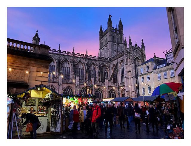 Took a quick break from selling wooden ties at the Bath Christmas market to capture the sunset, and a stunning backdrop to the Abbey. #bathchristmasmarket #visitbath #christmasmarket #bathabbey #sunset #igersbath ift.tt/2robdi4