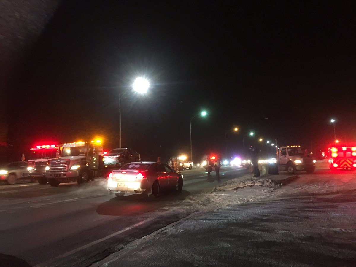 BouchardClaude's tweet photo. Accident sur le boulevard du Royaume secteur Arvida. Blessures mineures pour deux conductrices. #rcsag https://t.co/dKF7yAApux
