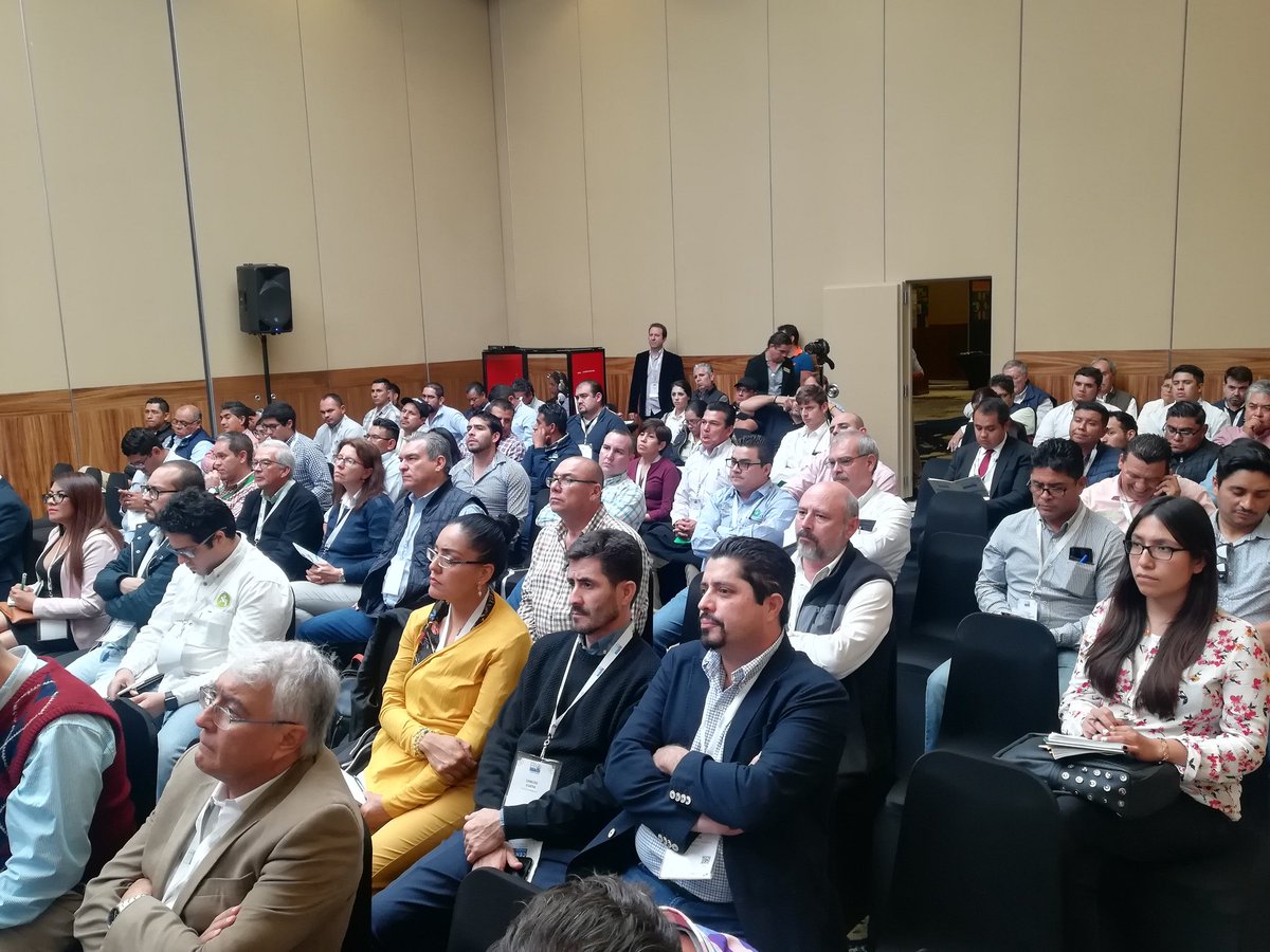 RevistaPdH's tweet photo. Tiempo de escuchar cómo hacer más con más, en la conferencia “La reingeniería de la agricultura, ¿cómo hacer más con más?" dictada por Obed Mayoral, Director general de Agribest y Felix Tarrats, Director general de @CEICKOR. Modera Eric Viramontes, Dir. Ejecutivo Meister Media MX https://t.co/w4vDepNw5u