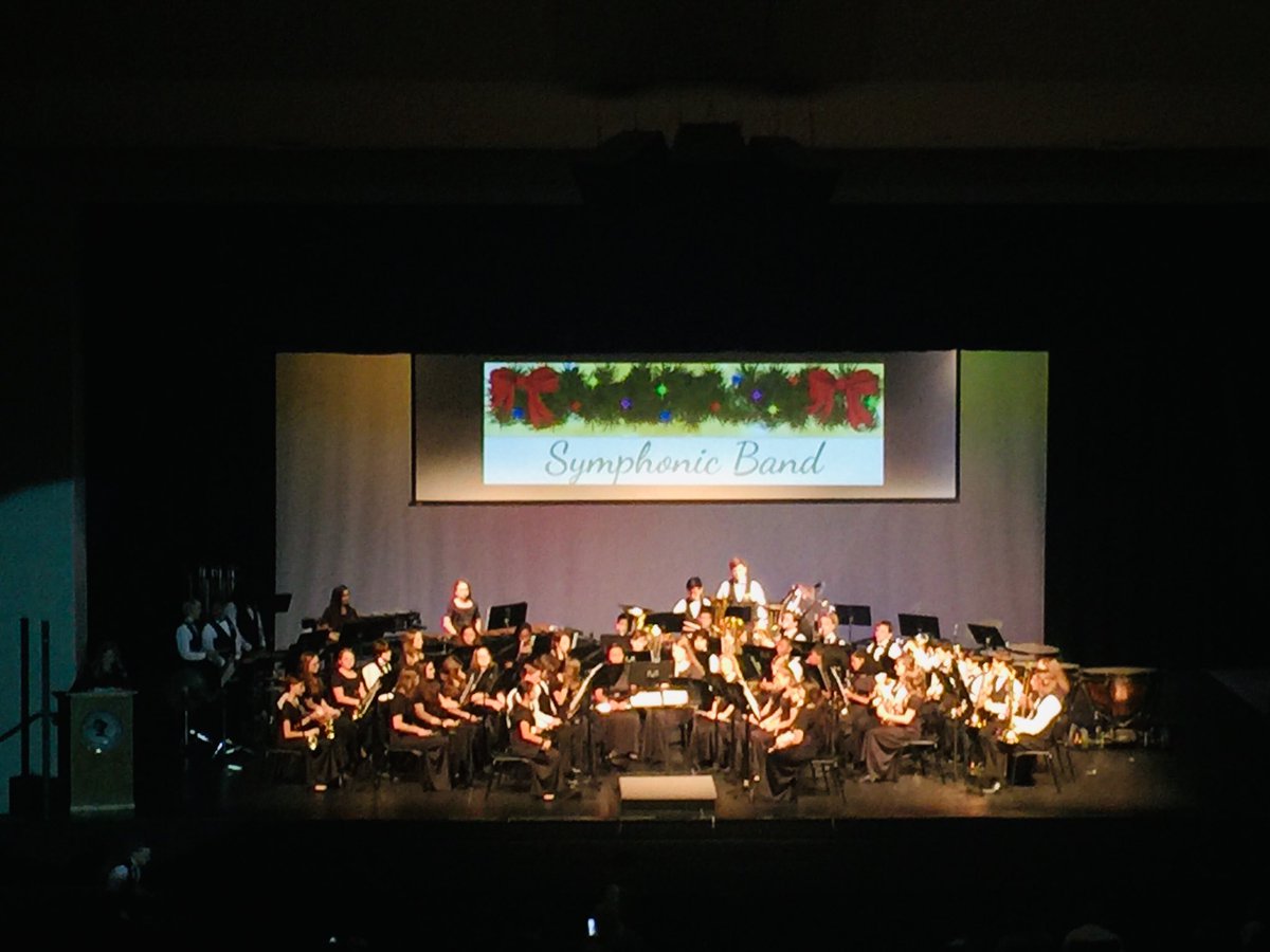 jenney_merritt's tweet image. Fantastic band concert this past Mon from @WeAreDMSBand 🎶🐾 These students have worked so hard and they represented Discovery exceptionally well! So proud! Band kids are the best! 🎄❄️🎼 Congrats to Mrs. Sims on a fantastic first concert in Madison City!!  #MCSLearn #MCSConnect