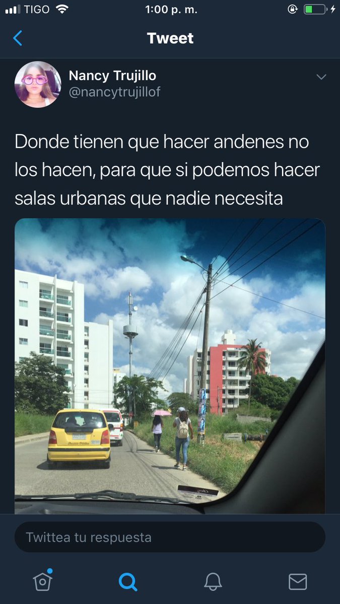 Marcosdanielpg1's tweet photo. Ella dice; “donde tienen que hacer andenes, no los hacen...”, si no estoy mal y mi vista no me engaña, esa es la calle que une la prolongación de la cll 41 y Monteverde, y SÍ hay anden. Bueno, para algunos es mejor criticar que ayudar. #Monterianízate https://t.co/cIJjcRAdNs